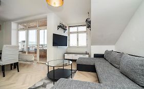 Big 4-Bedroom Flat, Terrace With Great Vitkov View