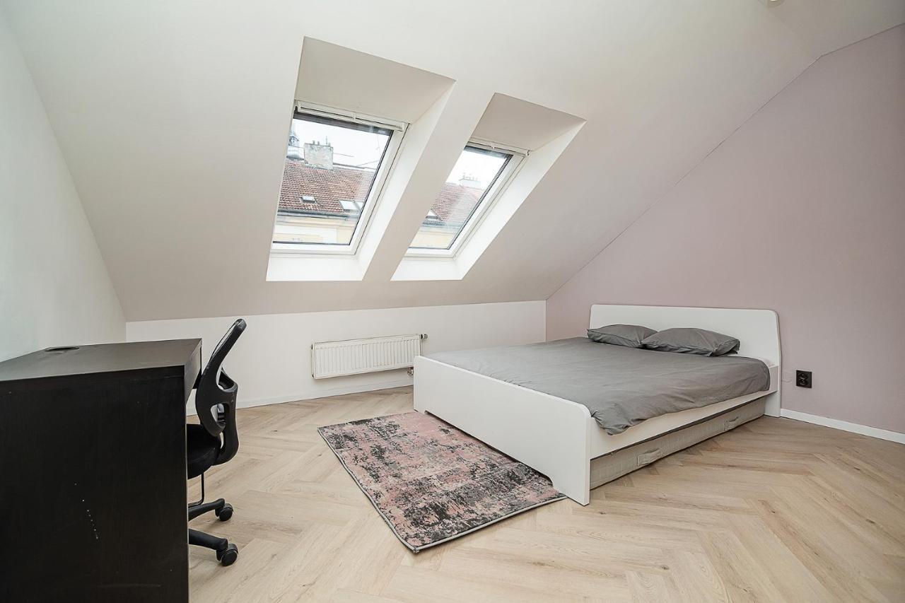Big 4-Bedroom Flat, Terrace With Great Vitkov View Prag Exterior foto