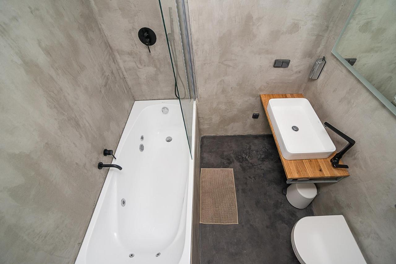 Big 4-Bedroom Flat, Terrace With Great Vitkov View Prag Exterior foto