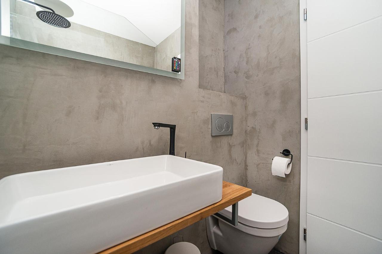 Big 4-Bedroom Flat, Terrace With Great Vitkov View Prag Exterior foto